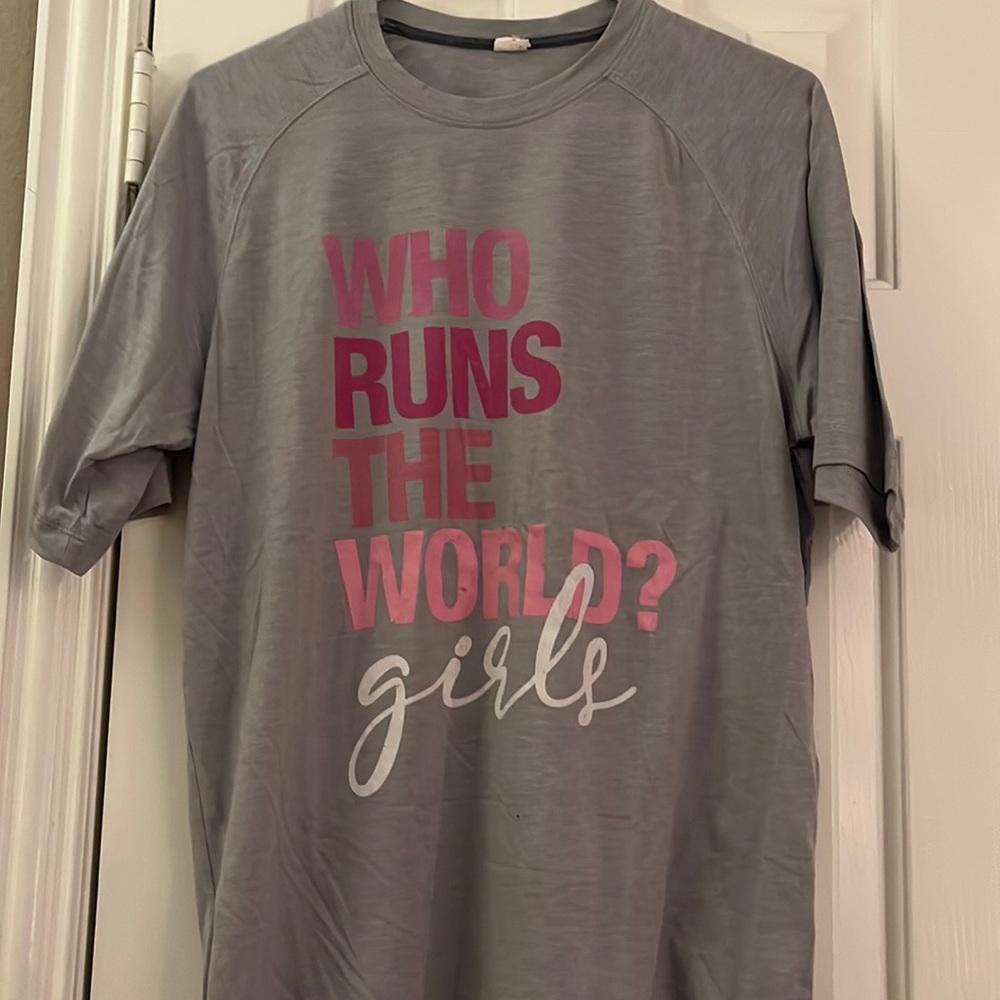 Who Runs the World? Girls T-shirt